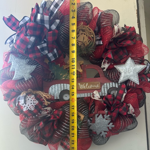 Charming Red and Black Wreath with Welcome Truck - Picture 3 of 4